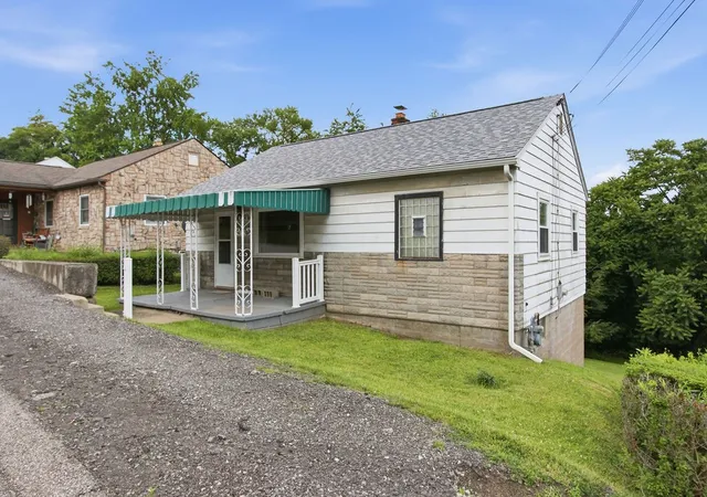 Photo 4 of Single family home for sale at 908 Upston St, Mc Keesport, PA 15133 | MLS# 1762854 | Listing updated on 2026-07-05