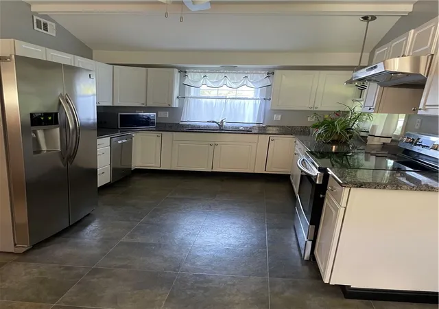 Photo 3 of Single family home for sale at 128 White Oak Dr, City Of But Se, PA 16001 | MLS# 1760722 | Listing updated on 2026-09-01