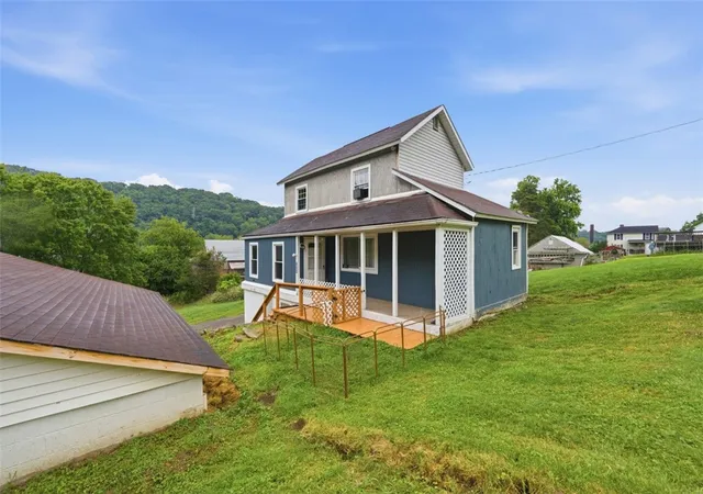 Photo 3 of Single family home for sale at 220 2nd Street, W Leechburg, PA 15656 | MLS# 1762466 | Listing updated on 2026-08-02