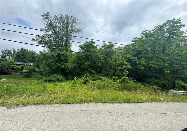 3rd image of 373 Lakeview Dr, South Strabane, PA 15301 | MLS# 1762912