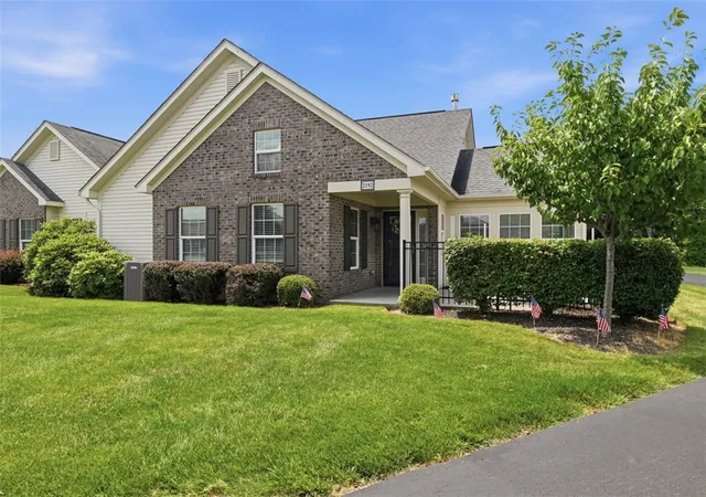 2nd image of 2192 Westview Cir, Lancaster Twp, PA 16037 | MLS# 1762334