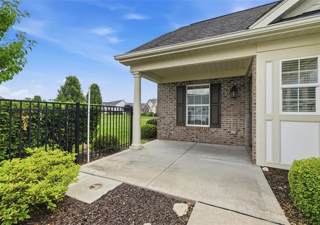 3rd image of 2192 Westview Cir, Lancaster Twp, PA 16037 | MLS# 1762334