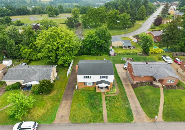 Photo 2 of Single family home for sale at 611 Pikeview Dr, Plum Boro, PA 15239 | MLS# 1762641 | Listing updated on 2026-07-24