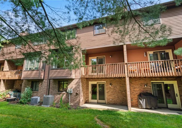 5th image of 1002 Forest Edge Ct, Mc Candless, PA 15090 | MLS# 1762998