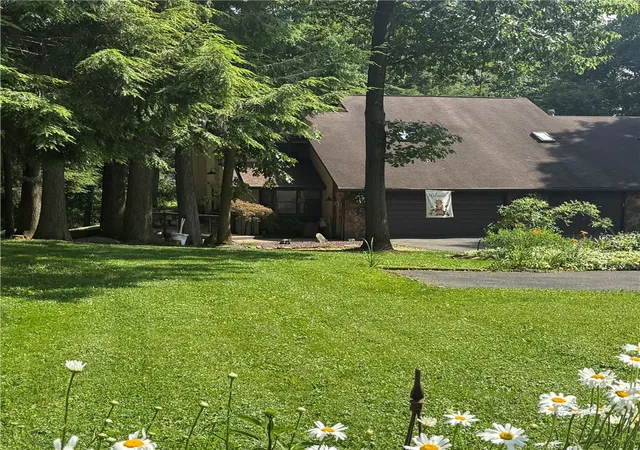Photo 2 of Townhouse for sale at 122 May Dr, Jefferson Twp, PA 16056 | MLS# 1763023 | Listing updated on 2026-08-03
