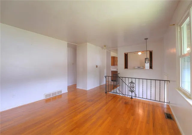Photo 3 of Single family home for sale at 105 Mt Pleasant Blvd, Manor, PA 15642 | MLS# 1762549 | Listing updated on 2026-07-19