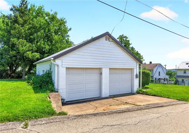 2nd image of 781 Elk Ave, Rochester Twp, PA 15074 | MLS# 1762478
