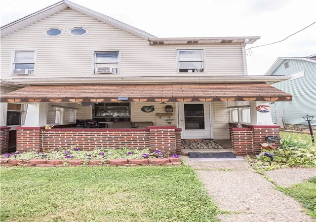 Homes for sale in Ford City Boro, PA | 526 4th Ave, Ford City Boro, PA 16226 | MLS# 1762937