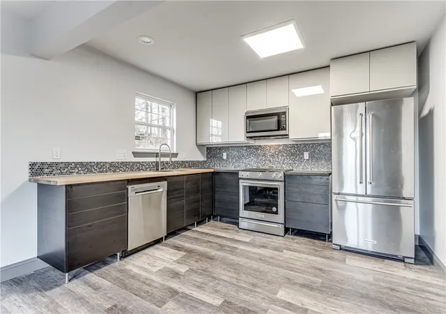 Listing Photo 3 - Condo for sale in building located at 1006-1008 Middletown Rd, Ingram, PA 15205