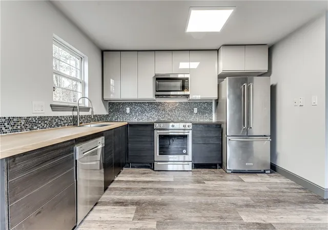 Listing Photo 4 - Condo for sale in building located at 1006-1008 Middletown Rd, Ingram, PA 15205
