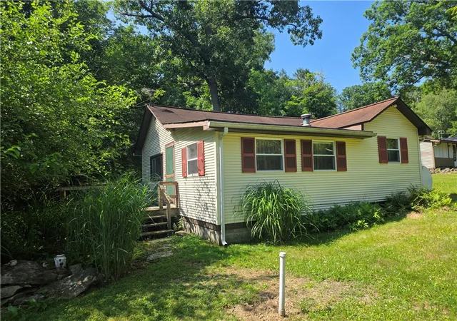 Homes for sale in Ligonier Twp, PA | 112 Orange Lane, Ligonier Twp, PA 15677 | MLS# 1763090