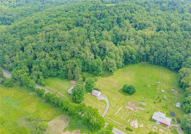 3rd image of 3886 Darlington Rd, Darlington, PA 16115 | MLS# 1763104