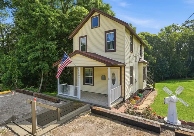 2nd image of 407 Boston Ave, Union Twp, PA 16101 | MLS# 1762744