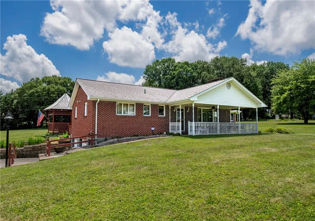 1st image of 125 Fortieth St, Twp Of But Nw, PA 16001 | MLS# 1763128