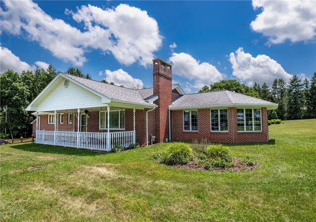 2nd image of 125 Fortieth St, Twp Of But Nw, PA 16001 | MLS# 1763128