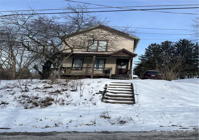 Homes for sale in New Castle, PA | 809 Franklin Avenue, New Castle, PA 16101 | MLS# 1763130