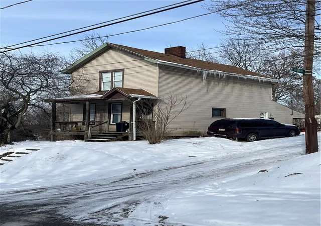 Homes for sale in New Castle, PA | 809 Franklin Avenue, New Castle, PA 16101 | MLS# 1763130