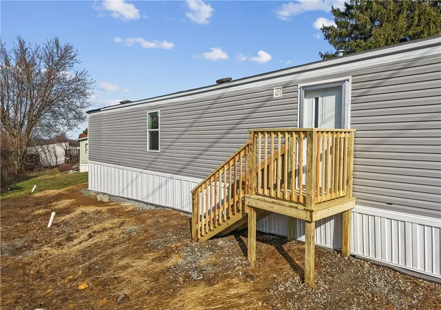 Photo 3 of Manufactured home for sale at 125 Laurel View Dr, Mount Pleasant, PA 15666 | MLS# 1763131 | Listing updated on 2026-07-23