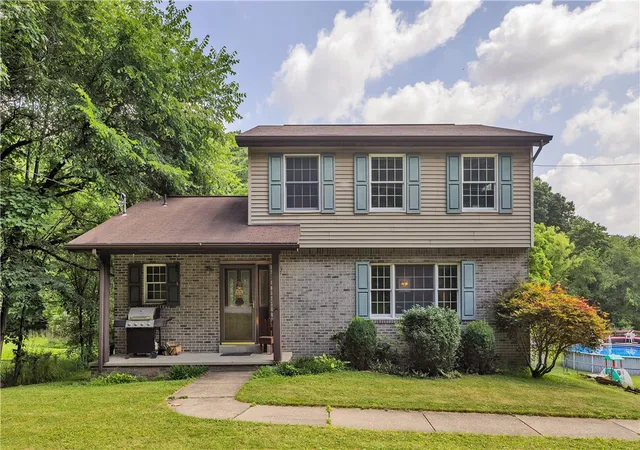Homes for sale in Washington Twp, PA | 2637 Turkey Ridge Rd, Washington Twp, PA 15613 | MLS# 1763139