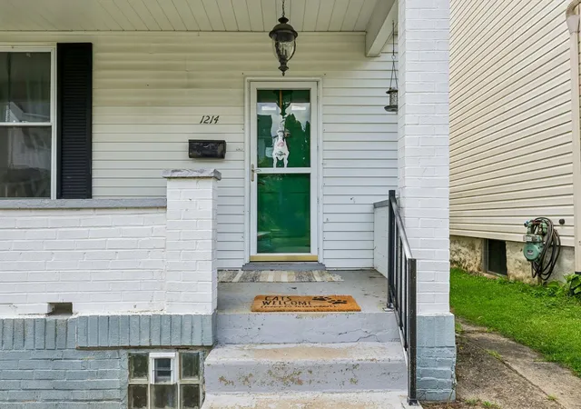 2nd image of 1214 Poplar St, Greensburg, PA 15601 | MLS# 1763145