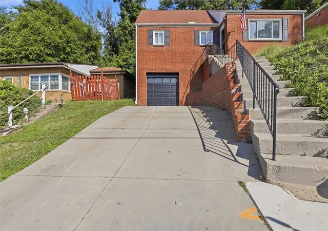 Photo 2 of Single family home for sale at 3856 Hilpert St, Brentwood, PA 15227 | MLS# 1762963 | Listing updated on 2026-08-03