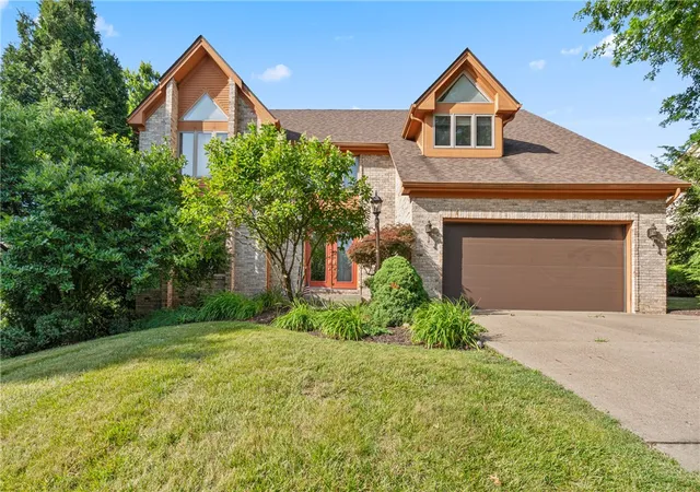 2nd image of 336 Cobblestone Cir, Robinson Twp, PA 15136 | MLS# 1763150