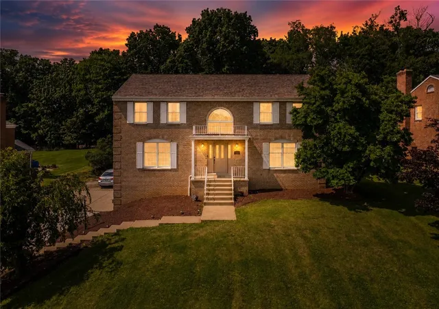 2nd image of 110 Kathy Ann Ln, Peters Twp, PA 15317 | MLS# 1762808