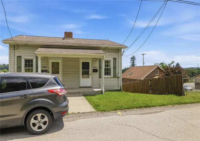 3rd image of 221 6th St, Dravosburg, PA 15034 | MLS# 1762873