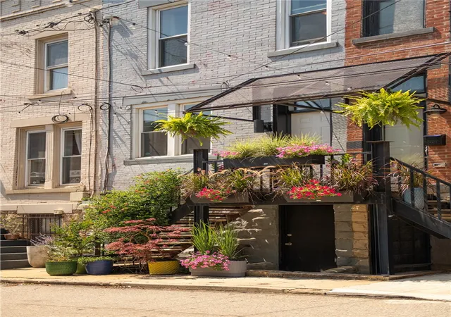 3rd image of 402 Alpine Ave, Central North Side, PA 15212 | MLS# 1763018