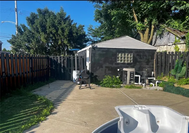 Photo 3 of Single family home for sale at 409 Vine St, Homestead, PA 15120 | MLS# 1763143 | Listing updated on 2026-07-21