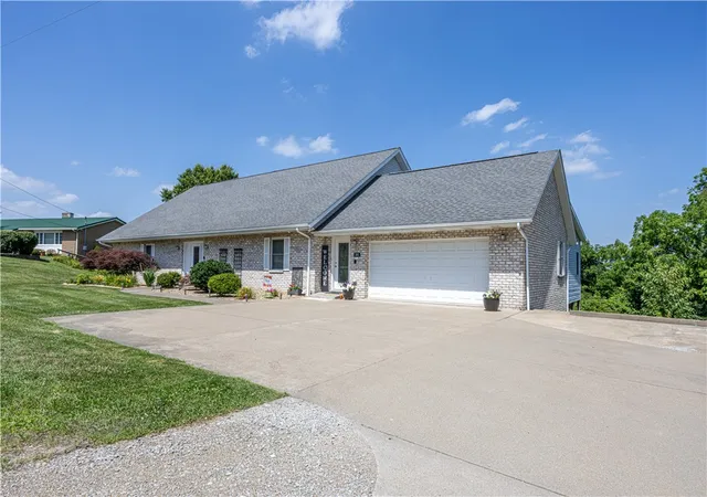 Homes for sale in South Union Twp, PA | 100 Clover Ln, South Union Twp, PA 15401 | MLS# 1763188