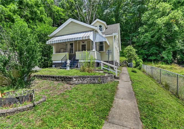 Photo 3 of Single family home for sale at 244 Hickory St, Mc Kees Rocks, PA 15136 | MLS# 1763162 | Listing updated on 2026-08-31