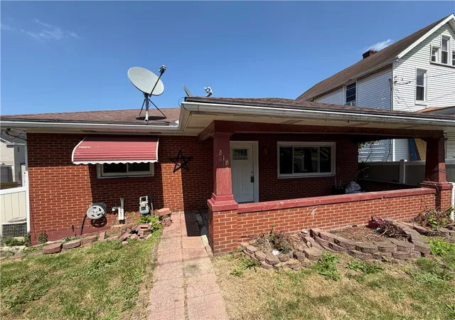 Homes for sale in Charleroi Boro, PA | 218 Meadow Ave, Charleroi Boro, PA 15022 | MLS# 1762985
