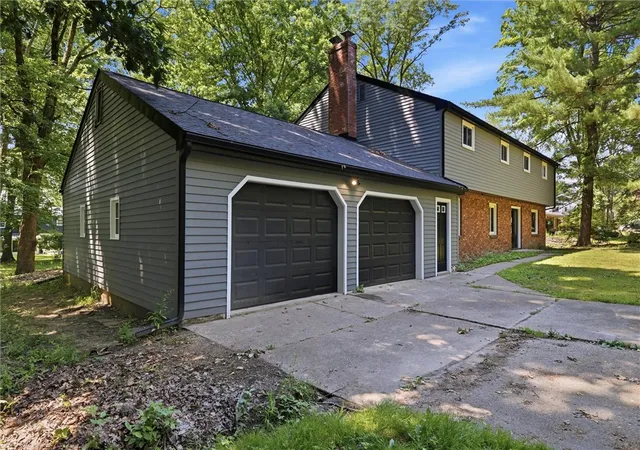 Homes for sale in Hempfield Twp, PA | 208 Lynwood Dr, Hempfield Twp, PA 16125 | MLS# 1763225