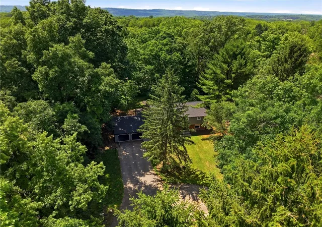 Homes for sale in Hempfield Twp, PA | 208 Lynwood Dr, Hempfield Twp, PA 16125 | MLS# 1763225