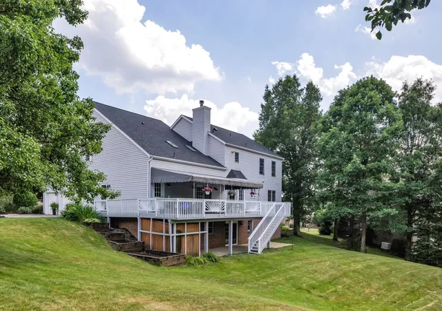 Photo 3 of Single family home for sale at 501 Linden Ct, Mars, PA 16046 | MLS# 1763264 | Listing updated on 2026-07-10