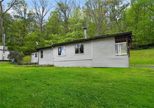 2nd image of 158 Renfrew Rd, Penn Twp, PA 16053 | MLS# 1763236