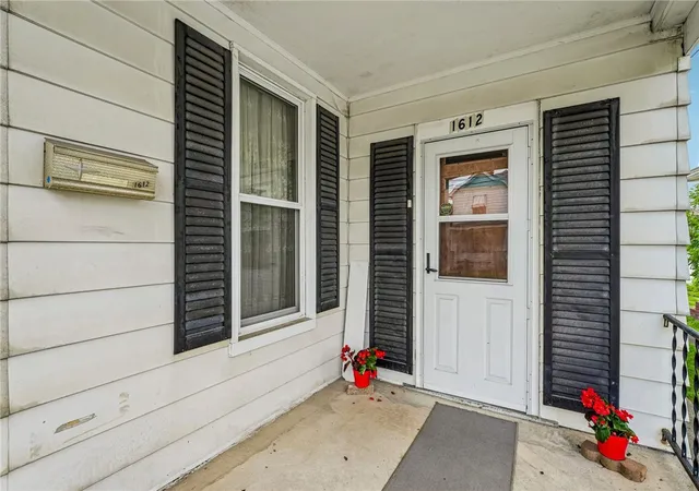 Homes for sale in New Castle, PA | 1612 Hanna St, New Castle, PA 16102 | MLS# 1763269