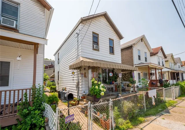 Homes for sale in Mc Kees Rocks, PA | 707 Harriet Street, Mc Kees Rocks, PA 15136 | MLS# 1763280