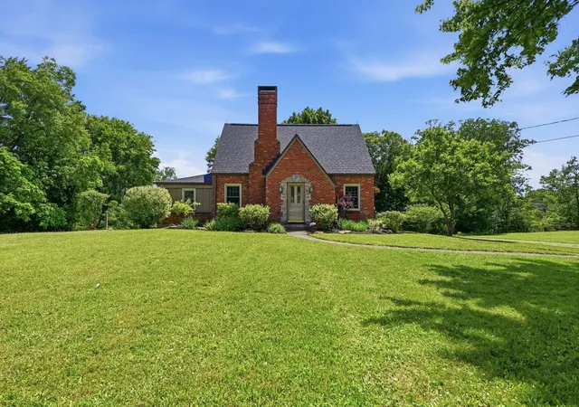 Homes for sale in Pine Twp, PA | 215 Twin Oaks Dr, Pine Twp, PA 15090 | MLS# 1763283