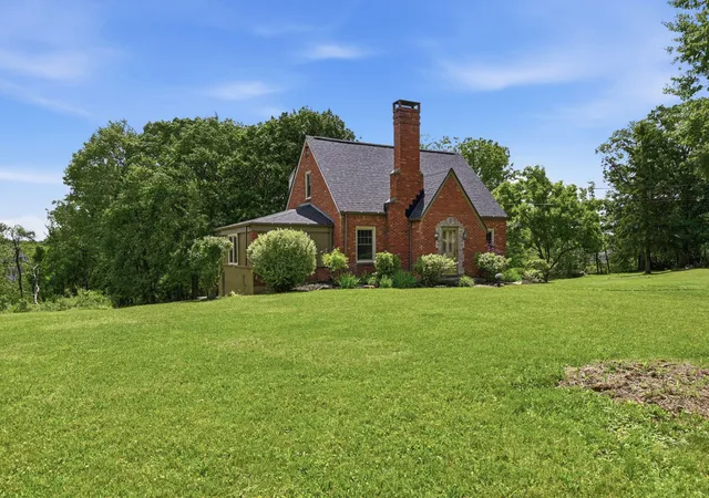 Homes for sale in Pine Twp, PA | 215 Twin Oaks Dr, Pine Twp, PA 15090 | MLS# 1763283