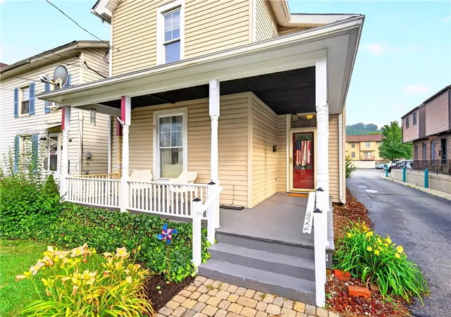 Homes for sale in Beaver, PA | 452 Turnpike St, Beaver, PA 15009 | MLS# 1763218