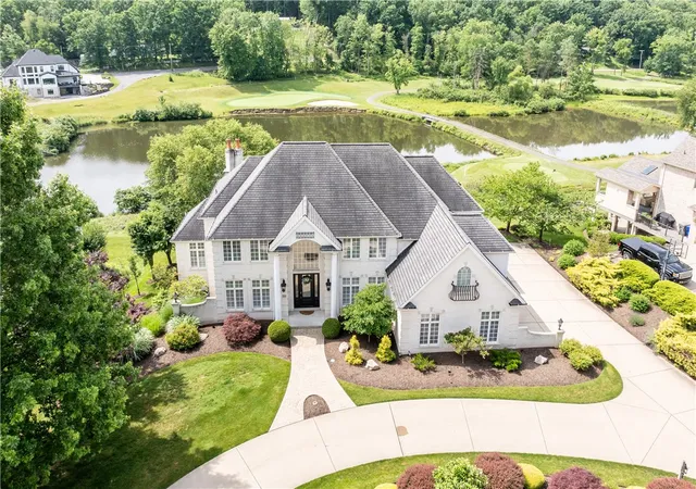 Photo 2 of Single family home for sale at 470 Four Lakes Dr, Adams Twp, PA 15044 | MLS# 1763309 | Listing updated on 2026-08-03
