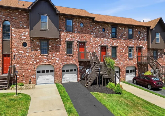 2nd image of 602 Sunset Cir, Cranberry Twp, PA 16066 | MLS# 1763331