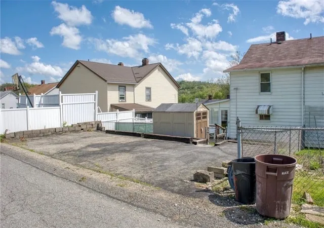Homes for sale in Cecil, PA | 51 Sycamore St, Cecil, PA 15350 | MLS# 1763294