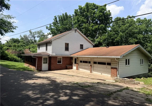 2nd image of 1861 Malerie Ln, Forward Twp, PA 15063 | MLS# 1763340