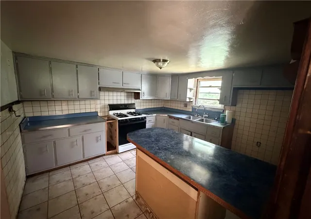4th image of 1861 Malerie Ln, Forward Twp, PA 15063 | MLS# 1763340