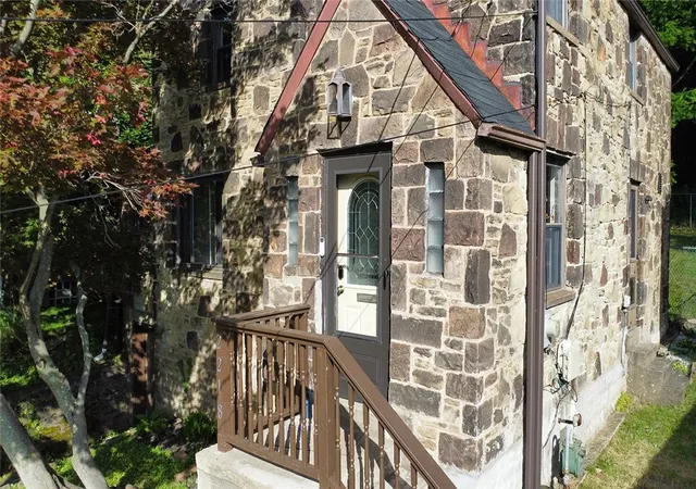 Homes for sale in Wilkinsburg, PA | 2218 Laketon Rd, Wilkinsburg, PA 15221 | MLS# 1761859