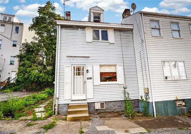 Homes for sale in South Side, PA | 2812 Edwards Way, South Side, PA 15203 | MLS# 1762996