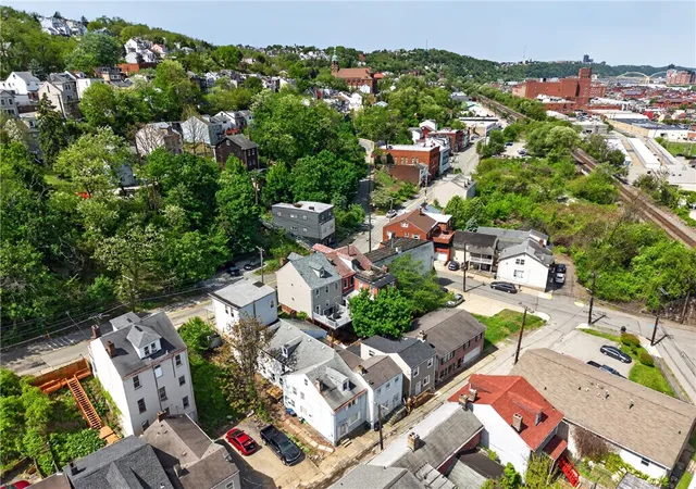Homes for sale in South Side, PA | 2812 Edwards Way, South Side, PA 15203 | MLS# 1762996
